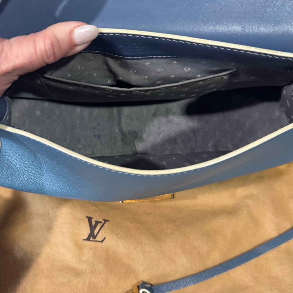 Louis Vuitton Blue Shoulder Bag with Monogram Canvas - Picture 3 of 6